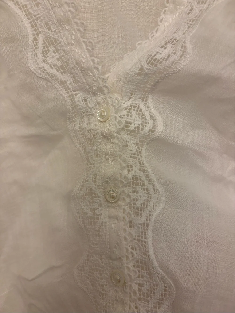 Doen Brigitta Lace Trim V-Neck Ramie Top - Picture 6 of 11